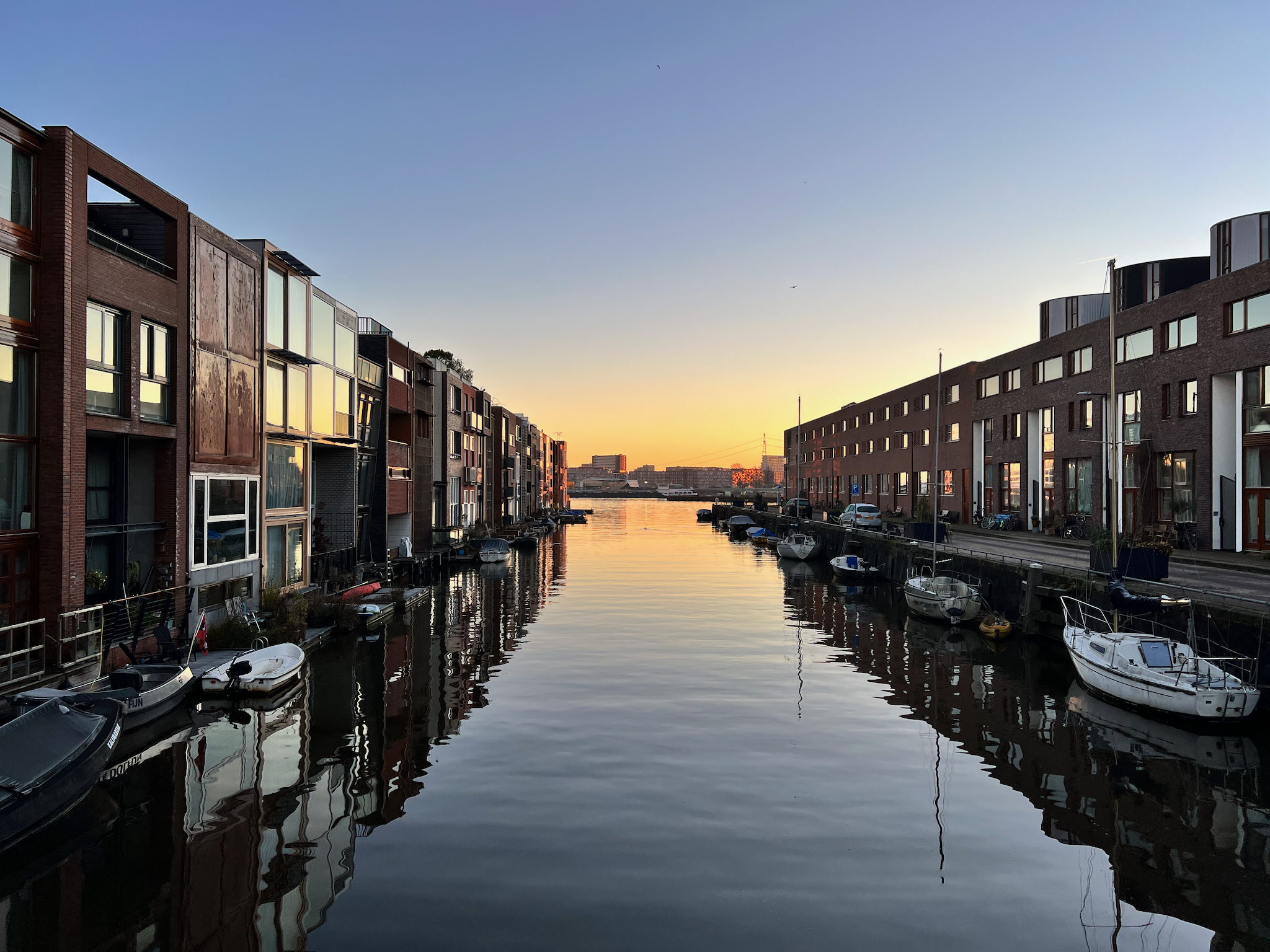 Apple iPhone 13 Pro, 6mm, 1/611s, f/1.5, ISO 50