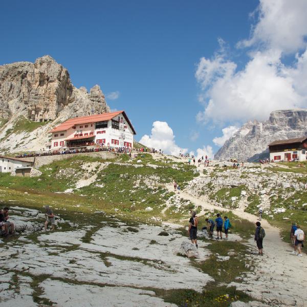 NIKON CORPORATION NIKON D40, 18mm